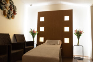 chambre funeraire avec deux bouquets